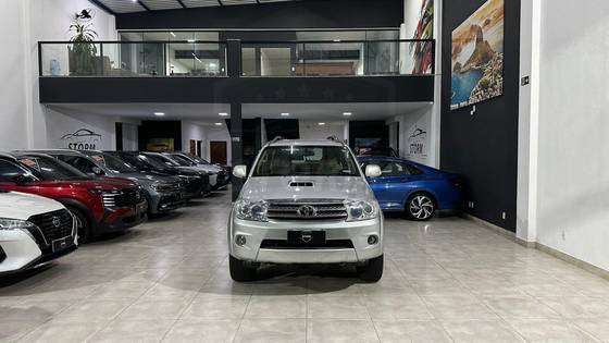 TOYOTA HILUX SW4 3.0 SRV 4X4 7 LUGARES 16V TURBO INTERCOOLER DIESEL 4P AUTOMÁTICO